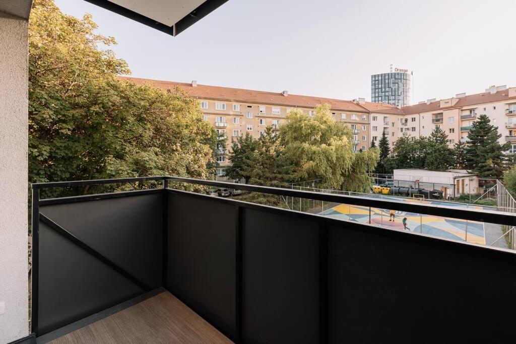 Stylish Apartment Retreat Bratislava Eksteriør billede