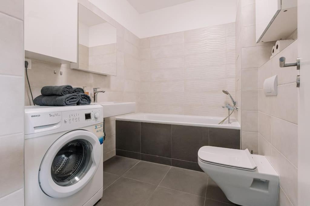 Stylish Apartment Retreat Bratislava Eksteriør billede